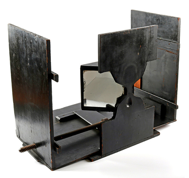 Sir Charles Wheatstone's original 1832 stereoscope to produce 3D images